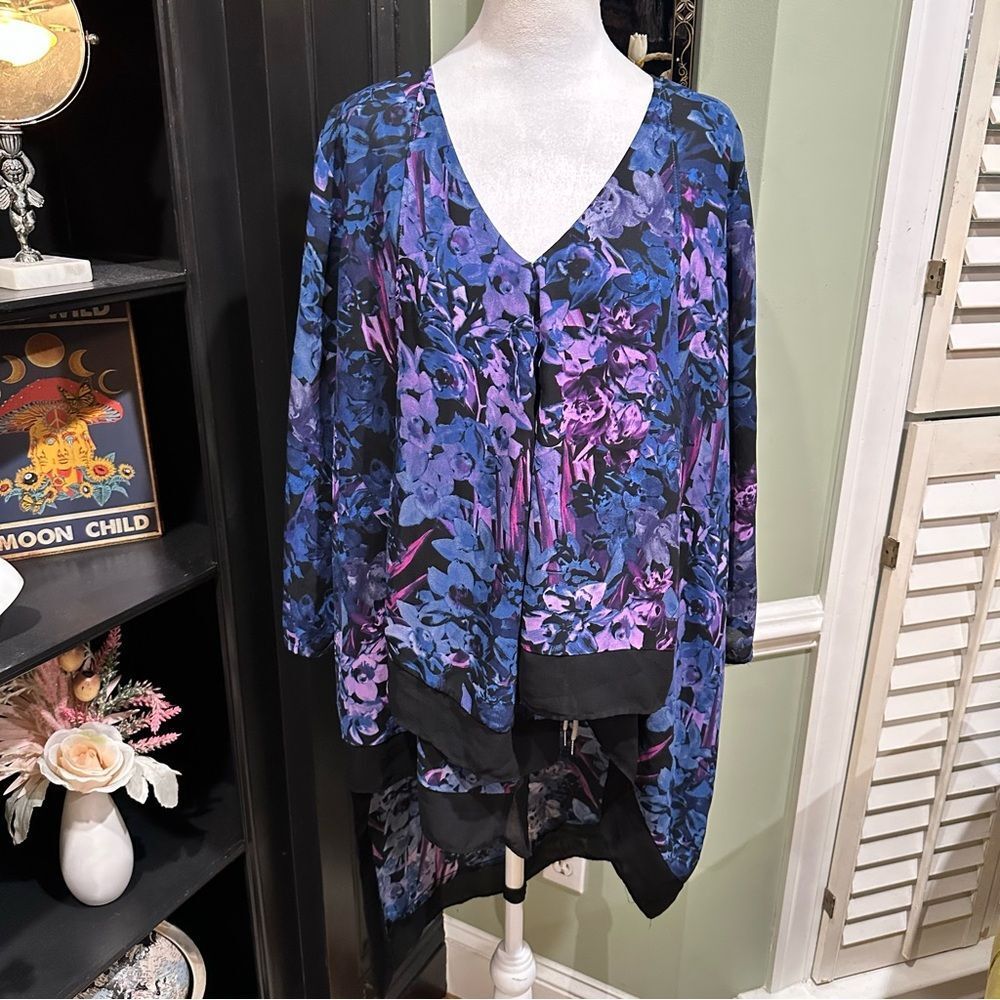 Monroe and Main Floral High-Low Blouse – Size 1X